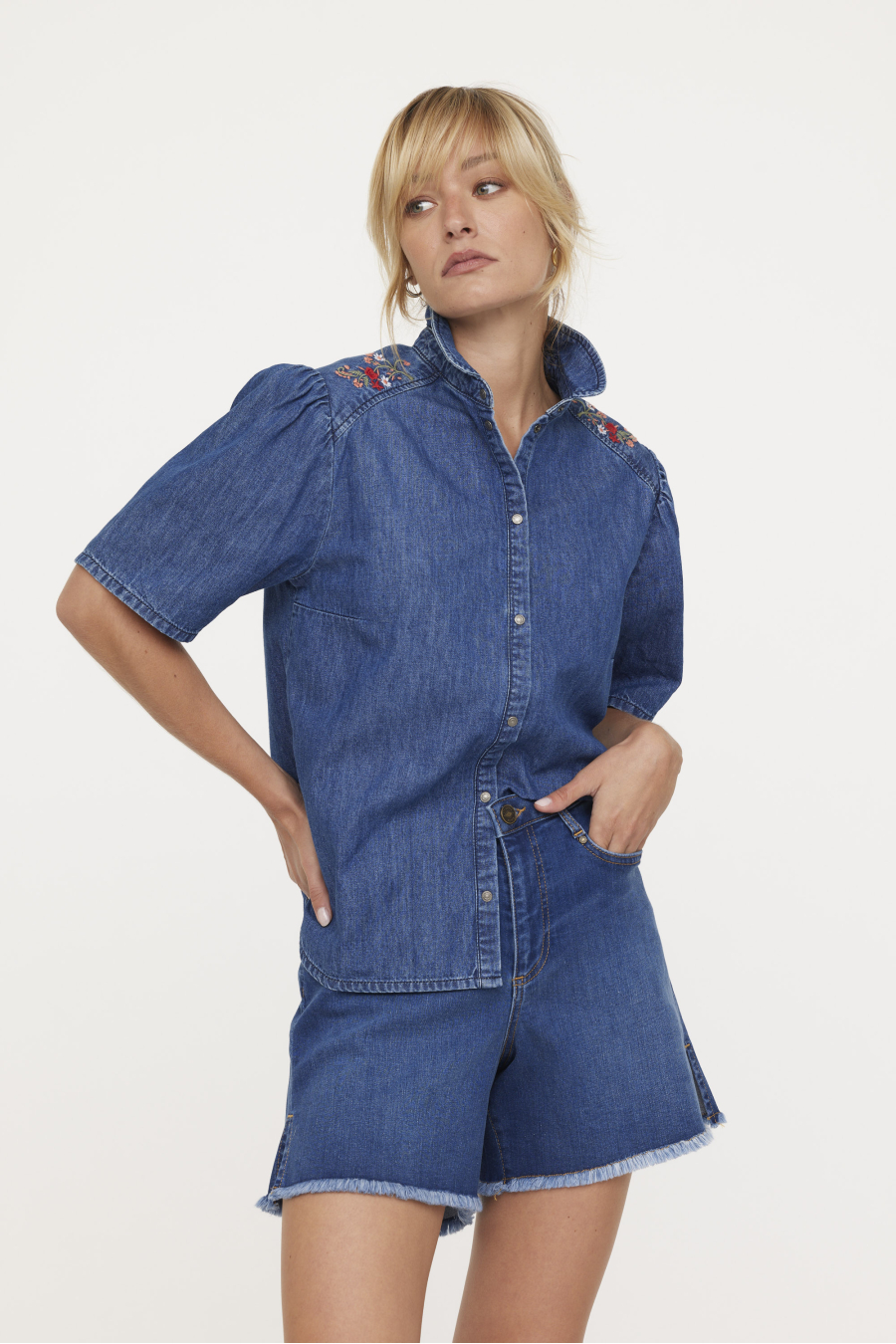 Shirts W DAKIRA MC D128 MB. M3 - MEDIUM BLUE Shirts W DAKIRA MC D128 MB. M3 - MEDIUM BLUE