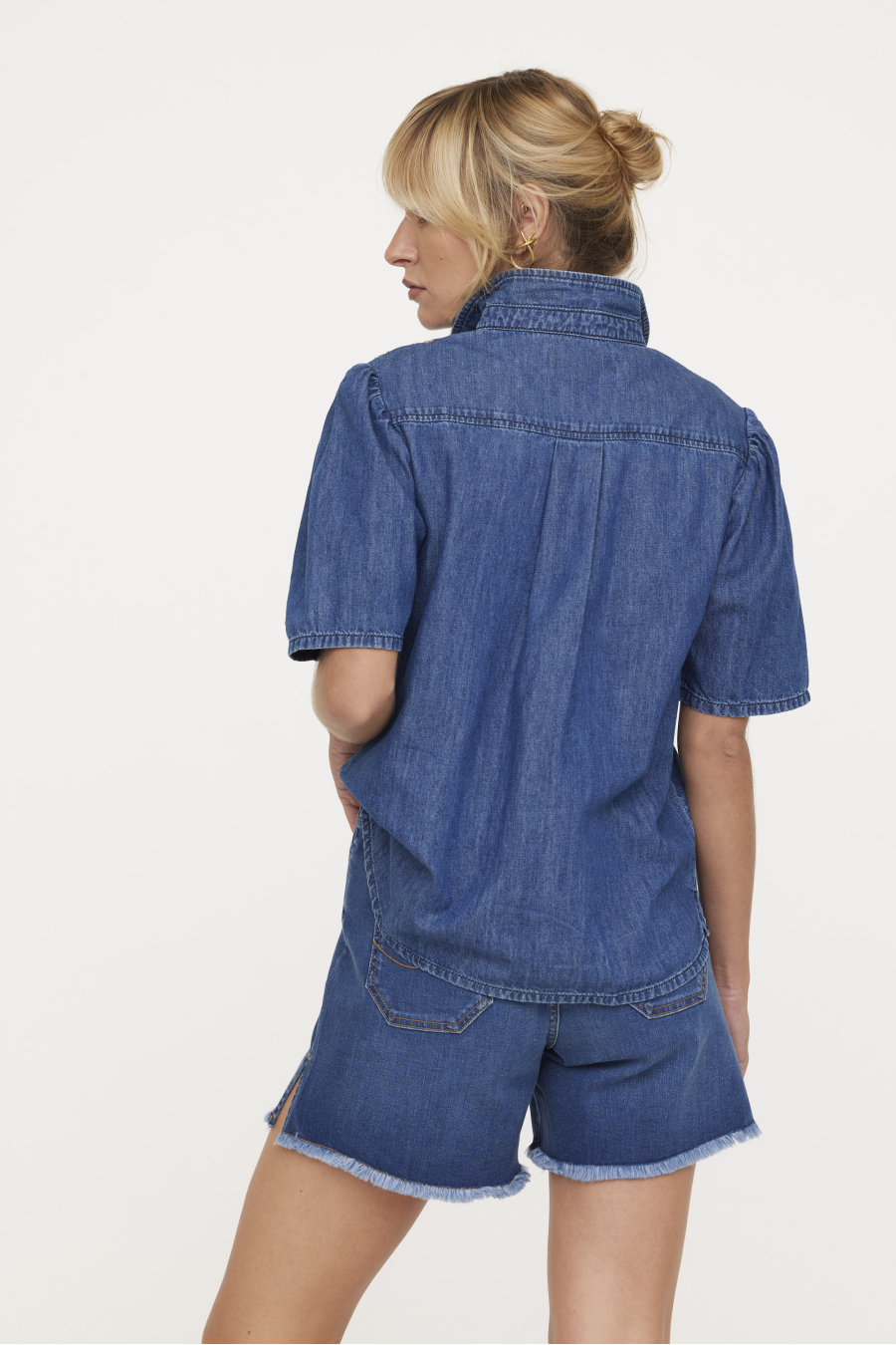 Shirts W DAKIRA MC D128 MB. M3 - MEDIUM BLUE Shirts W DAKIRA MC D128 MB. M3 - MEDIUM BLUE