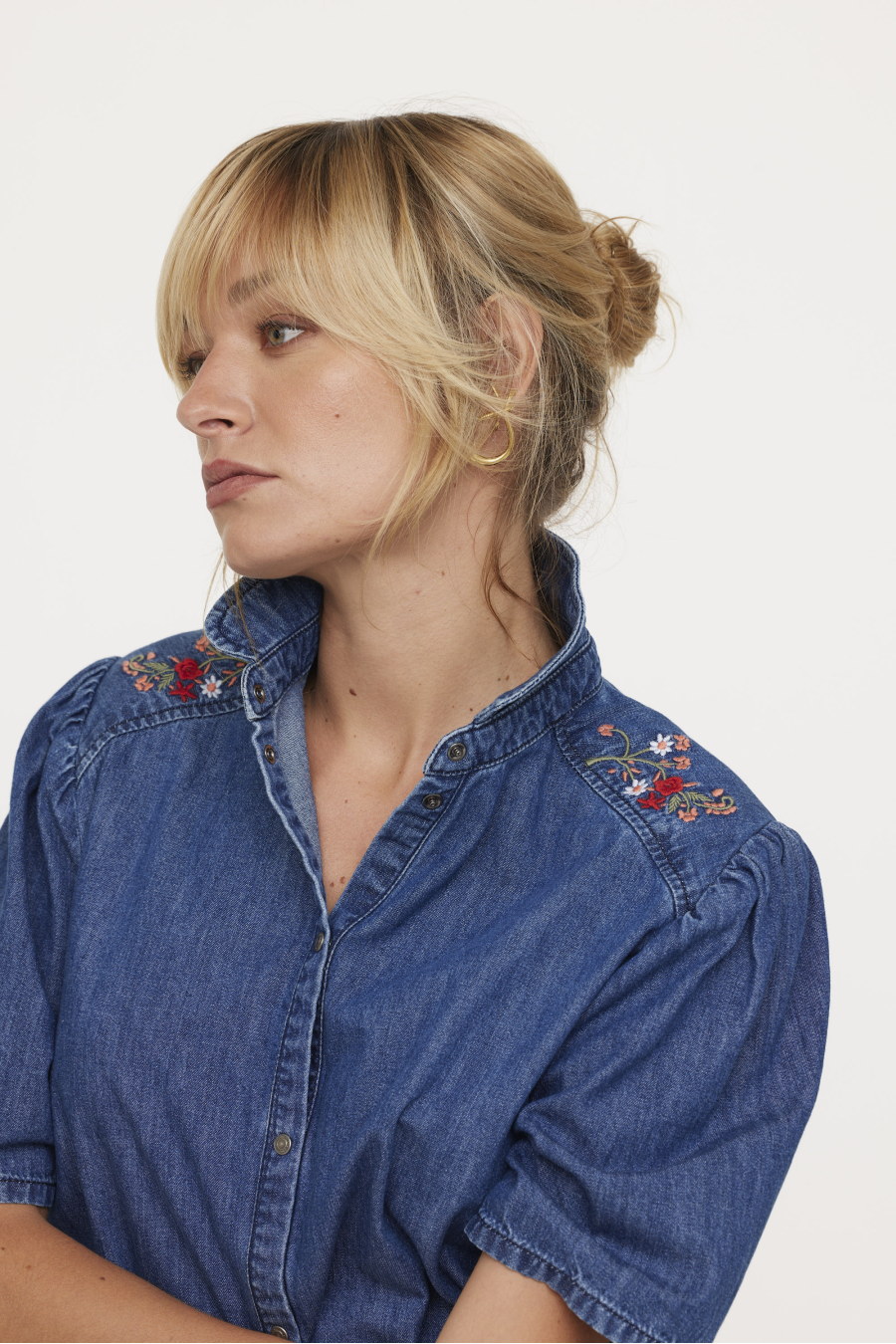 Shirts W DAKIRA MC D128 MB. M3 - MEDIUM BLUE Shirts W DAKIRA MC D128 MB. M3 - MEDIUM BLUE
